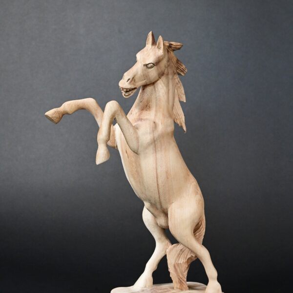 CAL DIN LEMN - FIGURINĂ SCULPTATĂ